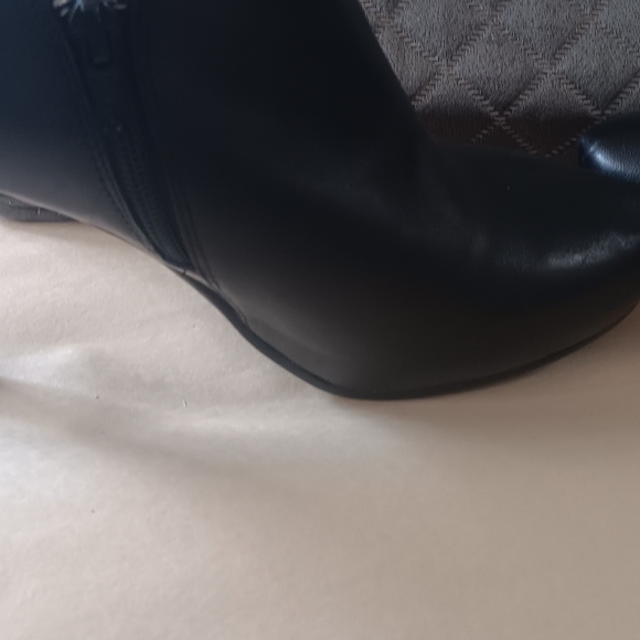 Worthington Black Leather Platform Ankle Booties Womens Size 9 - Picture 10 of 10